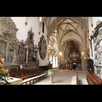 hringen, Stiftskirche, Gesamter Innenraum - Blick vom Chorraum zur Chorgel