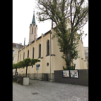Passau, Stadtpfarrkirche St. Matthus (ev.), Seitliche Ansicht von Sden vom Dietrich-Bonhoeffer-Platz
