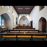 Berlin, Dominikus-Krankenhaus (Caritas Klinik), Dominikus-Kapelle, Innenraum in Richtung Altar