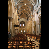 Lausanne, Cathdrale, Innenraum / Hauptschiff in Richtung Chor