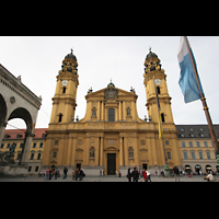 Mnchen (Munich), Theatinerkirche St. Kajetan, Doppelturmfassade