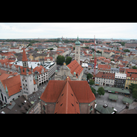 Mnchen (Munich), Alt St. Peter, Blick vom Turm auf das Kirchendach