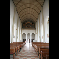 Salzburg, St. Andr, Blick durchs Innenraum / Hauptschiff in Richtung Orgel