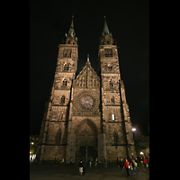 Nrnberg (Nuremberg), St. Lorenz, Fassade bei Nacht