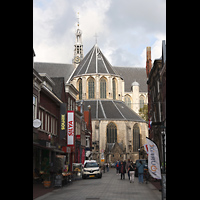 Alkmaar, Sint Laurenskerk, Ansicht von der Langestraat von Sdosten
