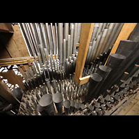 Alkmaar, Sint Laurenskerk, Pfeifen im Oberwerk; hinten: Kondukten zu den Prospektpfeifen