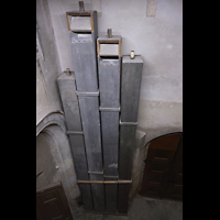 Alkmaar, Sint Laurenskerk, Von Stumphler 1782 hinzugefgte Principal 32'-Pfeifen C-E hinter der Orgel, heute stumm