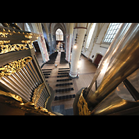Groningen, Martinikerk, Blick zwischen Rckpositiv und linkem 32'-Pedalturm in die Kirche