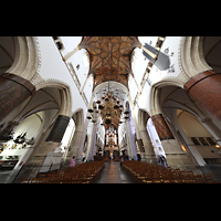 Haarlem, Sint Bavokerk, Hauptschiff in Richtung Orgel und Blick ins Gewlbe