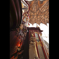 Haarlem, Sint Bavokerk, Seitlicher Blick vom Rckpositiv auf Spieltisch und linken 32'-Pedalturm