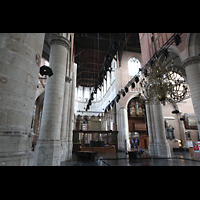Leiden, Pieterskerk, Seitlicher Blick in den Chor und auf die sdliche Vierung mit Transeptorgel