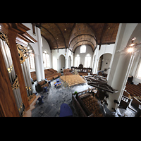 Maassluis, Groote Kerk, Blick von der Orgelempore am Rckpositiv vorbei in die Kirche