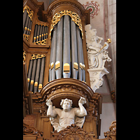 Zwolle, Grote of Sint Michaelskerk, Rechter Pedalturm mit Engelsfigur und tragendem Atlanten