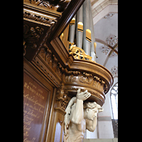 Zwolle, Grote of Sint Michaelskerk, Tragender Atlant unter dem rechten Pedalturm