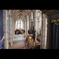 Zwolle, Grote of Sint Michaelskerk, Blick von der Orgelempore entlang der Pfeifen des Rckpositivs in die Kirche