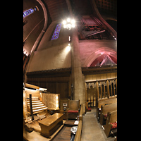 Los Angeles, First Congregational Church, Spieltisch und South Chancel Organ, unten die Pfeifen des Italienischen Werkes
