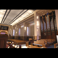 Los Angeles, Westwood United Methodist Church, Blick vom Spieltisch in die Kirche, zur Nordwestseite und auf die Gallery Organ