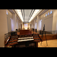 Los Angeles, Westwood United Methodist Church, Spieltisch der Gallery Organ mit Blick in die Kirche